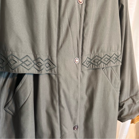 Utex Design Winter Coat. - Picture 9 of 13